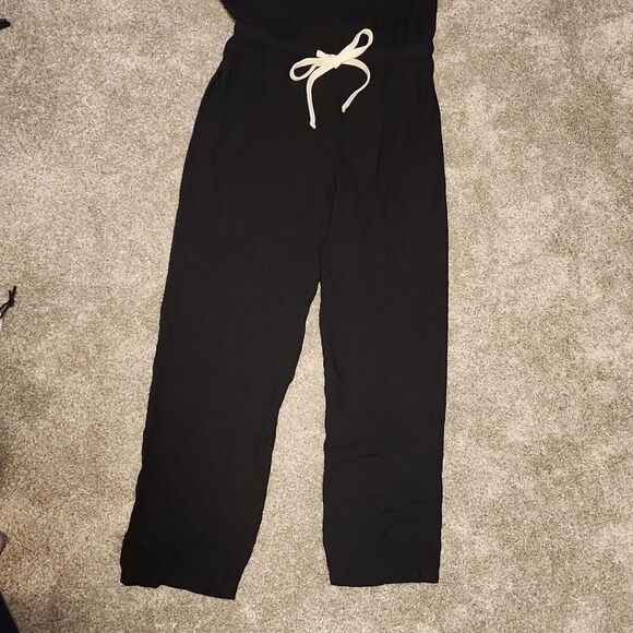 Monrow Women's Black Draped crepe jumpsuit medium new with tags - Picture 3 of 9